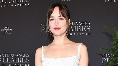 Imagem da notícia Dakota Johnson revela que precisou de terapia após filmar o terror Suspiria