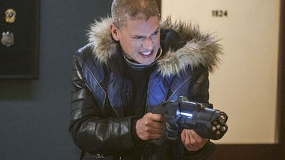 Imagem da notícia The Flash: Fotos do próximo episódio revelam participações de Wentworth Miller e Katie Cassidy