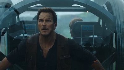Imagem da notícia Dinossauro assusta surfistas em comercial de Jurassic World: Reino Ameaçado