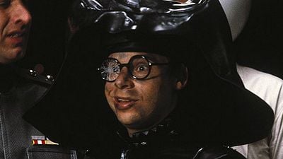 Imagem da notícia Rick Moranis reprisará personagem de S.O.S. - Tem um Louco Solto no Espaço na série The Goldbergs