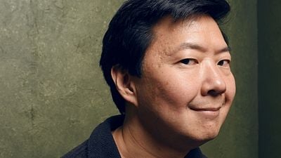 Imagem da notícia Ken Jeong, de Se Beber, Não Case!, socorre fã que passou mal durante espetáculo de stand up comedy