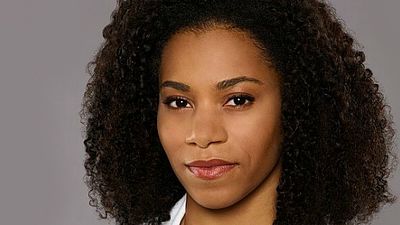 Imagem da notícia Grey's Anatomy: Sarah Drew pede que fãs parem de perseguir a atriz Kelly McCreary 