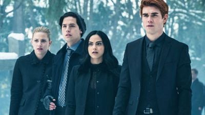 Imagem da notícia Riverdale confirma identidade do Black Hood e pode ter matado um de seus protagonistas