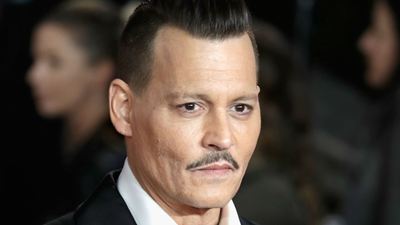 Johnny Depp é acusado de agredir membro da equipe em set de filmagens