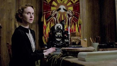 Imagem da notícia Atriz de Animais Fantásticos entra para o elenco de Malévola 2