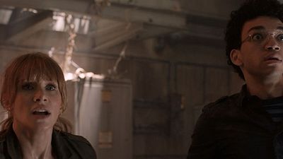 Imagem da notícia Dinossauro atrai vítima em novo cartaz de Jurassic World: Reino Ameaçado