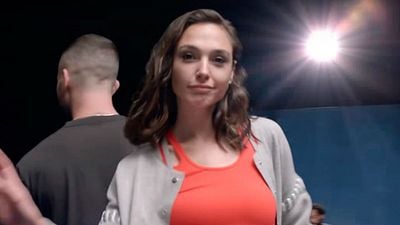 Imagem da notícia Gal Gadot, Millie Bobby Brown e outras atrizes invadem clipe de Maroon 5