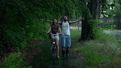 Imagem da notícia Alguma Coisa Assim, drama nacional premiado no Festival do Rio, ganha trailer