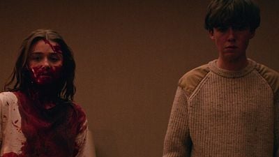 Imagem da notícia Kaos: Netflix encomenda nova série da criadora de The End of the F***ing World