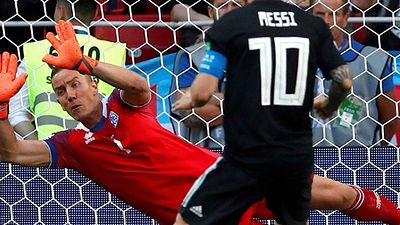 Imagem da notícia Copa do Mundo: Goleiro da Islândia que defendeu pênalti de Messi é um cineasta de mão cheia
