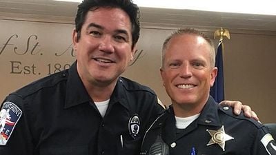 Imagem da notícia Ator que viveu o Superman entra para a polícia: "Heróis de verdade não usam capa"