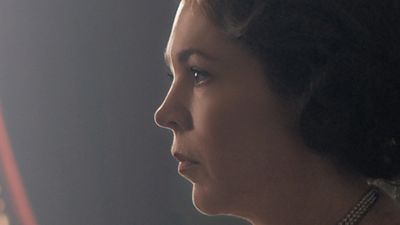 Imagem da notícia The Crown: Olivia Colman aparece como Rainha Elizabeth II em primeira imagem da terceira temporada