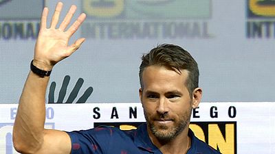 Imagem da notícia Comic-Con 2018: Saiba como é a cena do assassinato do bebê Hitler em Deadpool 2 (Descrição)