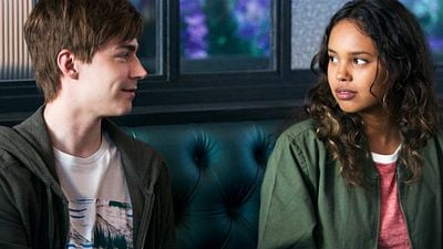 Imagem da notícia 13 Reasons Why: Netflix comenta a polêmica renovação da série