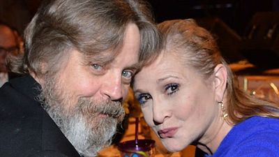 Imagem da notícia Mark Hamill sugere que estrela de Trump na Calçada da Fama seja substituída por uma de Carrie Fisher