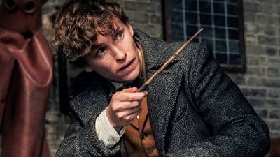Imagem da notícia Nova imagem de Animais Fantásticos: Os Crimes de Grindelwald traz Eddie Redmayne e Zoë Kravitz