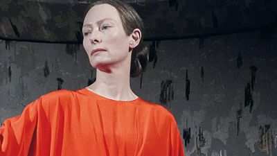 Imagem da notícia Suspiria: Tilda Swinton é uma diva do terror na nova foto do remake de Luca Guadagnino