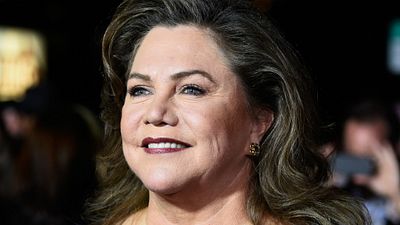 Imagem da notícia Kathleen Turner critica os salários milionários dos astros de Hollywood