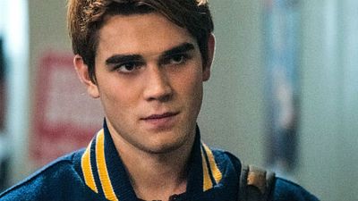Imagem da notícia Riverdale: Foto da terceira temporada apresenta a nova inimiga de Archie