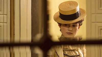 Imagem da notícia Colette: Cinebiografia estrelada por Keira Knightley ganha trailer legendado (Exclusivo)