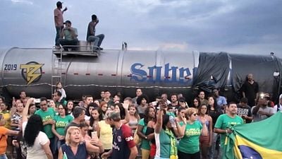 Imagem da notícia Festival de Brasília 2018: Em Bloqueio, greve de caminhoneiros ilustra Brasil que não se sente representado pelos políticos