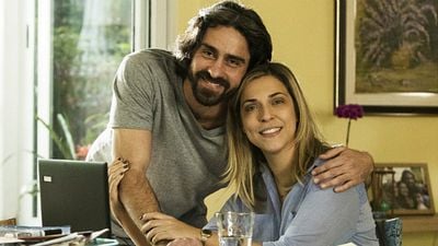 Imagem da notícia Mal Me Quer: Divórcio fake vira "enrascada sinistra" para casal vivido por Júlia Rabello e Felipe Abib (Entrevista exclusiva)