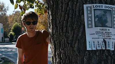 Imagem da notícia Fantastic Fest 2018: Diretor de Under The Silver Lake se orgulha de avalanche de easter eggs no filme