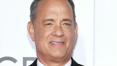 Imagem da notícia Saiu a primeira imagem de Tom Hanks como o apresentador Fred Rogers em biografia