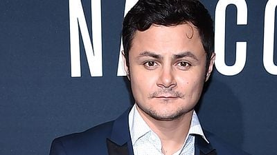 Imagem da notícia A Dama e o Vagabundo: Ator de Narcos, Arturo Castro, entra para o elenco
