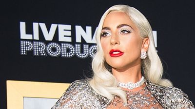 Imagem da notícia Lady Gaga surpreende fãs em exibição antecipada de Nasce uma Estrela