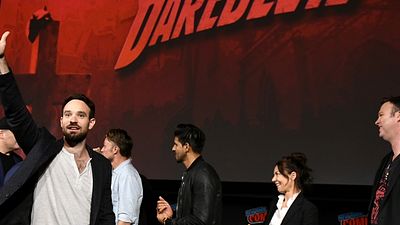 Imagem da notícia New York Comic Con 2018: Charlie Cox, Vincent D'Onofrio e elenco de Demolidor explicam a jornada dos heróis na terceira temporada