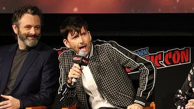 Imagem da notícia New York Comic Con 2018: Michael Sheen, David Tennant, Jon Hamm e Neil Gaiman discutem o bem e o mal em painel de Good Omens