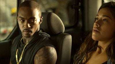 Imagem da notícia Miss Bala: Refilmagem com Gina Rodriguez ganha trailer e primeiras imagens