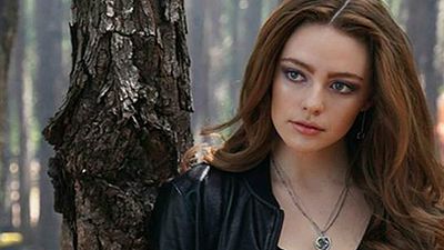 Imagem da notícia Legacies: Hope brilha no primeiro cartaz de spin-off de The Originals e The Vampire Diaries