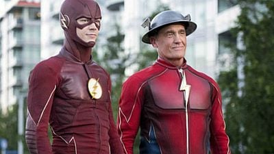 Imagem da notícia Elseworlds: Crossover do Arrowverse terá retorno de John Wesley Shipp com clássico uniforme do Flash