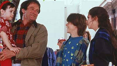 Imagem da notícia Uma Babá Quase Perfeita: Elenco se reúne para foto 25 anos depois do lançamento do filme