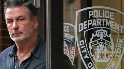 Imagem da notícia Alec Baldwin é preso após brigar por vaga de estacionamento