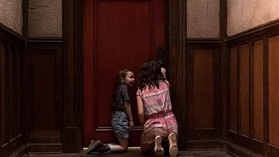 Imagem da notícia A Maldição da Residência Hill: Criador revela que final alternativo era muito sombrio