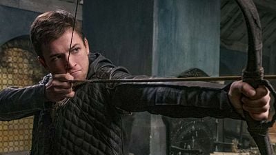 Imagem da notícia Robin Hood - A Origem: Taron Egerton revela treinamento para se tornar o Príncipe dos Ladrões em novo vídeo (Exclusivo)  