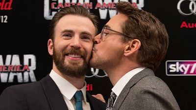 Imagem da notícia Oscar 2019: Chris Evans quer que Robert Downey Jr. apresente a premiação