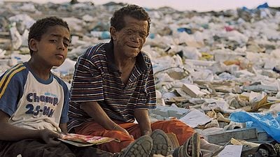 Imagem da notícia Yomeddine: Drama árabe exibido no Festival de Cannes ganha trailer legendado e cartaz nacional (Exclusivo)