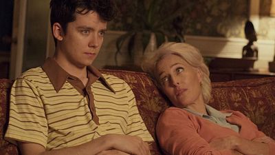 Imagem da notícia Sex Education: Reveladas imagens da série de Gillian Anderson na Netflix