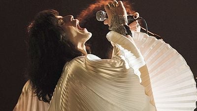 Imagem da notícia Bohemian Rhapsody: Rami Malek revela que levou para casa réplica de figurino do filme