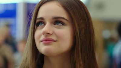 Imagem da notícia Joey King surge careca na primeira imagem de The Act