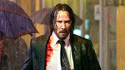 Imagem da notícia John Wick 3: Keanu Reeves segura objeto inusitado em nova imagem do longa
