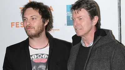 Imagem da notícia Stardust: Duncan Jones, filho de David Bowie, afirma que não autorizou a cinebiografia de seu pai