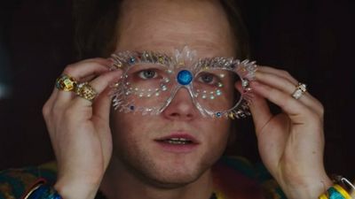Imagem da notícia Rocketman: Taron Egerton canta "Tiny Dancer" em vídeo de bastidores