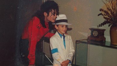 Imagem da notícia Leaving Neverland: Polêmico documentário sobre Michael Jackson ganha trailer 