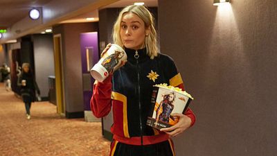 Imagem da notícia Capitã Marvel: Brie Larson visita sala de cinema antes de sessão do filme
