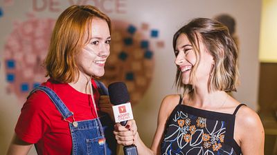 Imagem da notícia AdoroEstreia: Klara Castanho e fãs do livro comentam o que mais emociona em A Cinco Passos de Você